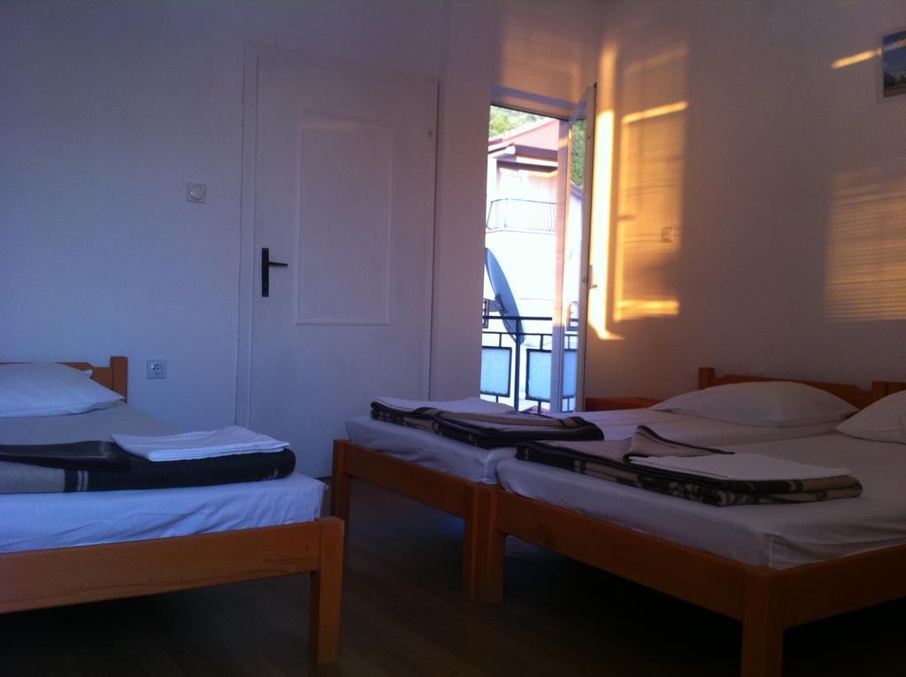 Guest House Lokoski Peštani الغرفة الصورة