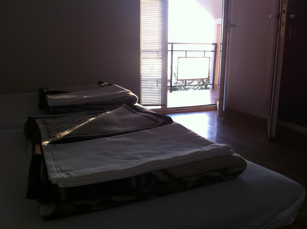 Guest House Lokoski Peštani الغرفة الصورة