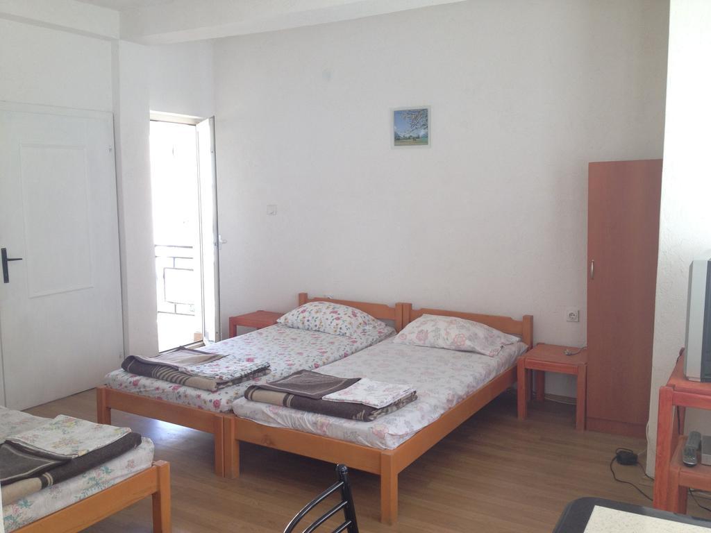Guest House Lokoski Peštani الغرفة الصورة