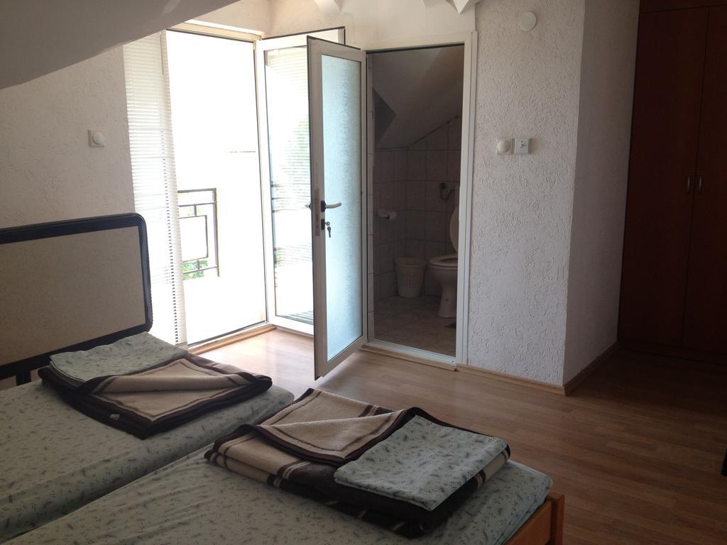 Guest House Lokoski Peštani الغرفة الصورة