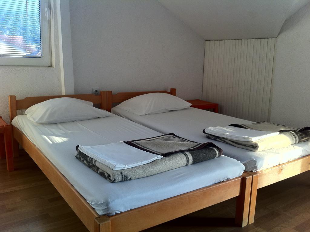 Guest House Lokoski Peštani الغرفة الصورة